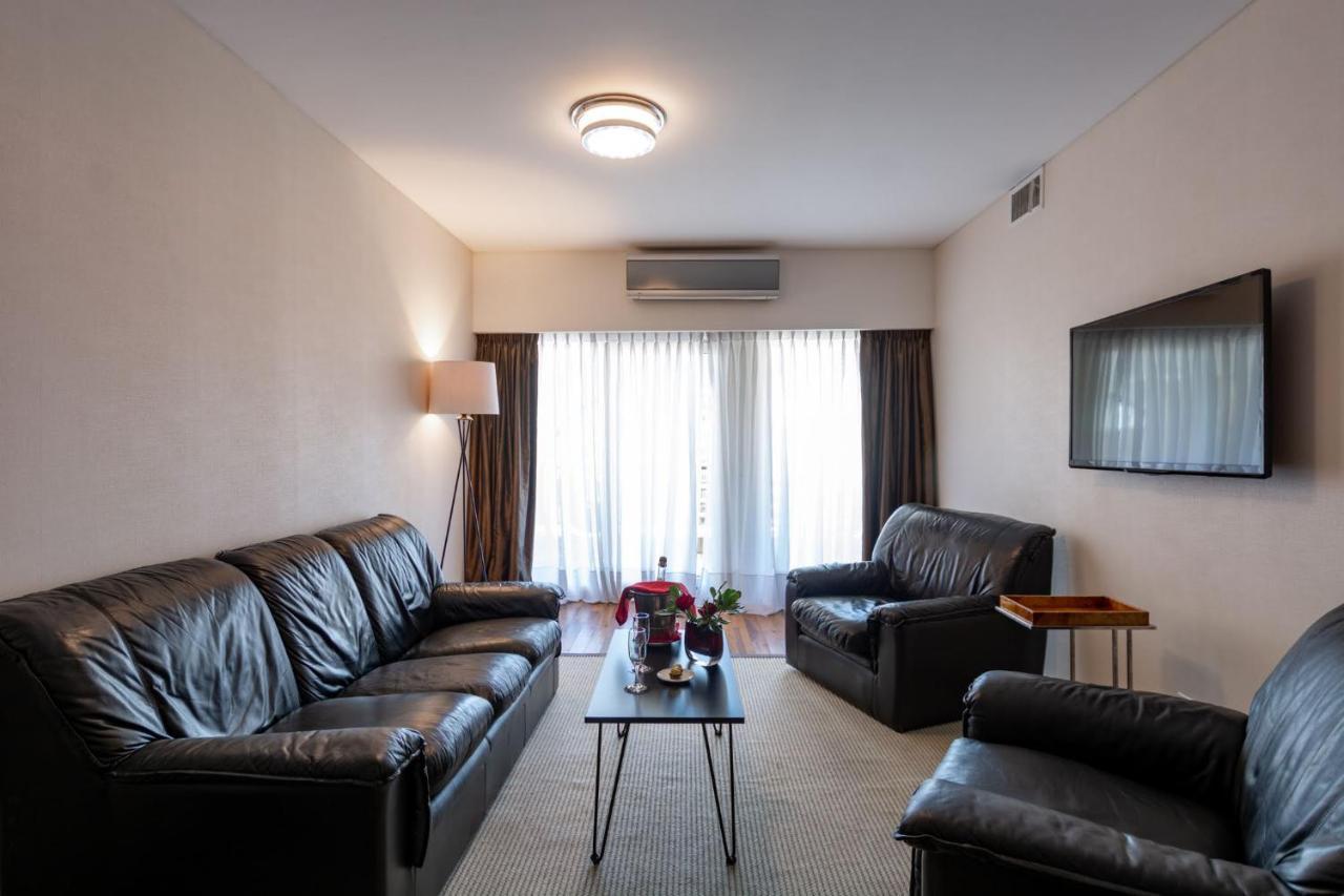 Feir'S Park Hotel & Rooftop Буэнос-Айрес Экстерьер фото A living room in a typical apartment