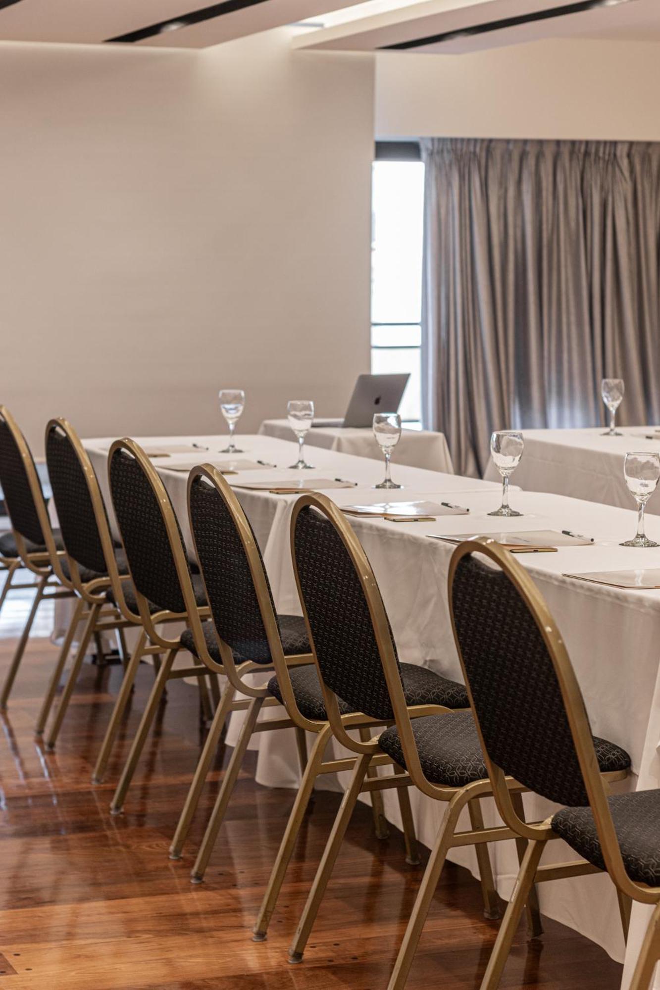 Feir'S Park Hotel & Rooftop Буэнос-Айрес Экстерьер фото Banquet chairs