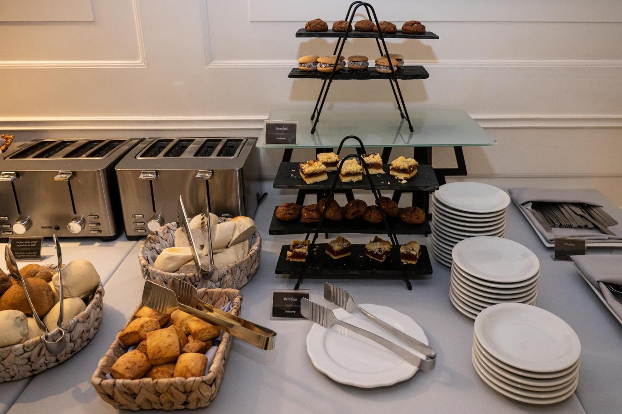 Feir'S Park Hotel & Rooftop Буэнос-Айрес Экстерьер фото A buffet at a wedding reception