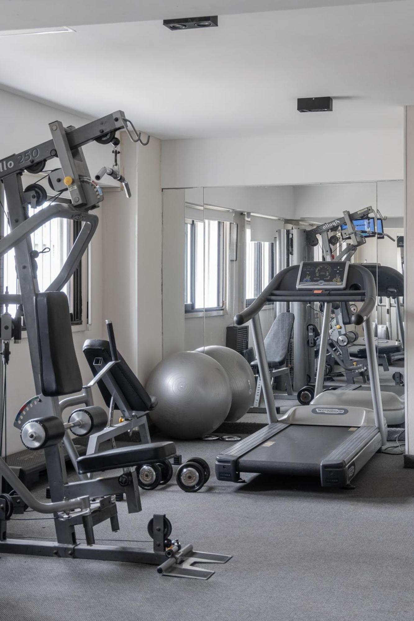 Feir'S Park Hotel & Rooftop Буэнос-Айрес Экстерьер фото A typical gym