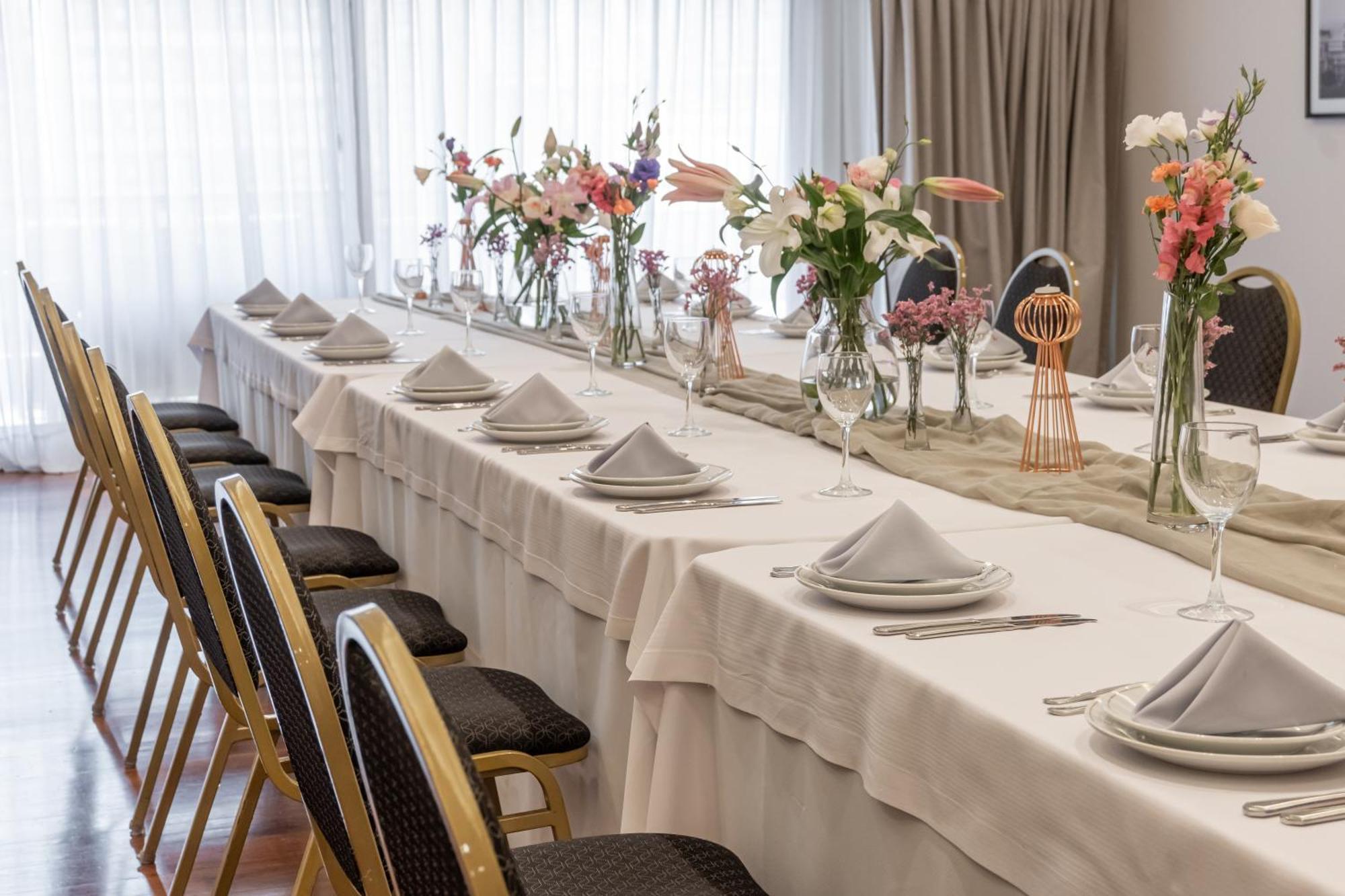 Feir'S Park Hotel & Rooftop Буэнос-Айрес Экстерьер фото A table set for a formal dinner